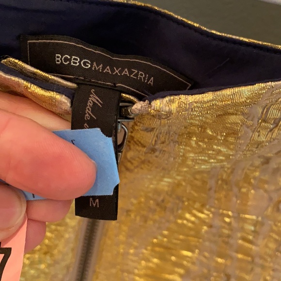 Short, gold, lined skirt. - Picture 2 of 5